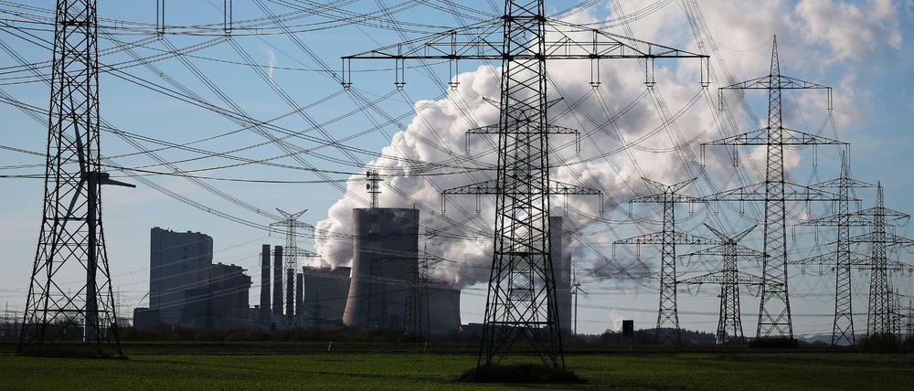 Braunkohlekraftwerk Niederaußem des Energieversorgungskonzerns RWE bei Bergheim (Archivbild) 