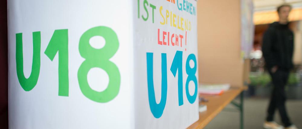 In insgesamt 400 U18-Wahllokalen kann in ganz Berlin abgestimmt werden, sie sind in Schulen, Freizeitstätten und Jugendzentren eingerichtet.