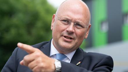 Für mehr Informationssicherheit. Der Chef des Bundesamtes für Sicherheit in der Informationstechnik, Arne Schönbohm, mahnt eine stärkere Wahrnehmung der Cybergefahren an.