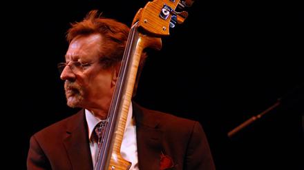 Der Bassist George Mraz (1944-2021).
