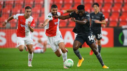 Taiwo Awoniyi (rechts) konnte gegen Slavia Prag nicht an seine überragenden Leistungen der ersten Saisonspiele anknüpfen.