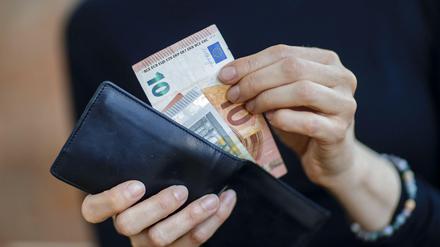 Jeder Zweite beantwortete in der Umfrage die Hälfte der Fragen zu alltäglichen Finanzthemen falsch.