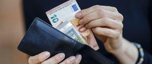 Jeder Zweite beantwortete in der Umfrage die Hälfte der Fragen zu alltäglichen Finanzthemen falsch.