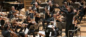 Chefdirigent Robin Ticciati und das DSO in der Philharmonie. 