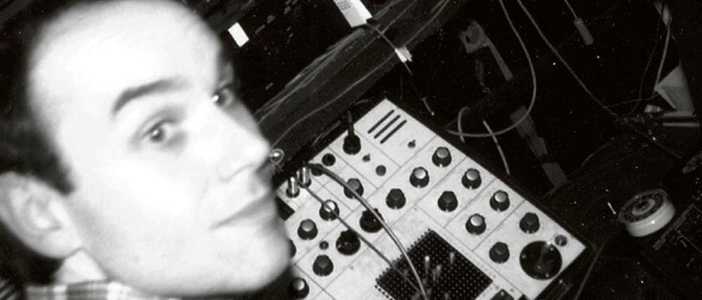 Wolfgang Seidel (li.) ist mit einer Installation im Geiste seiner Zusammenarbeit mit Conrad Schnitzler auf dem Festival. 