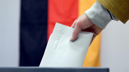 Die Stimmabgabe in einem Berliner Wahllokal.