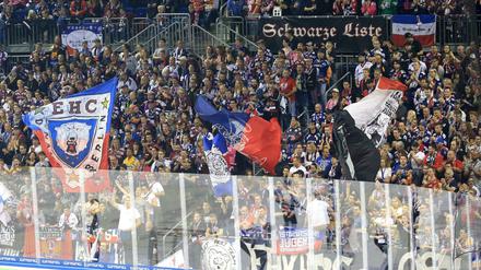 Eisbären Fans und andere Interessierte können sich am Sonntag vor dem Spiel impfen lassen.
