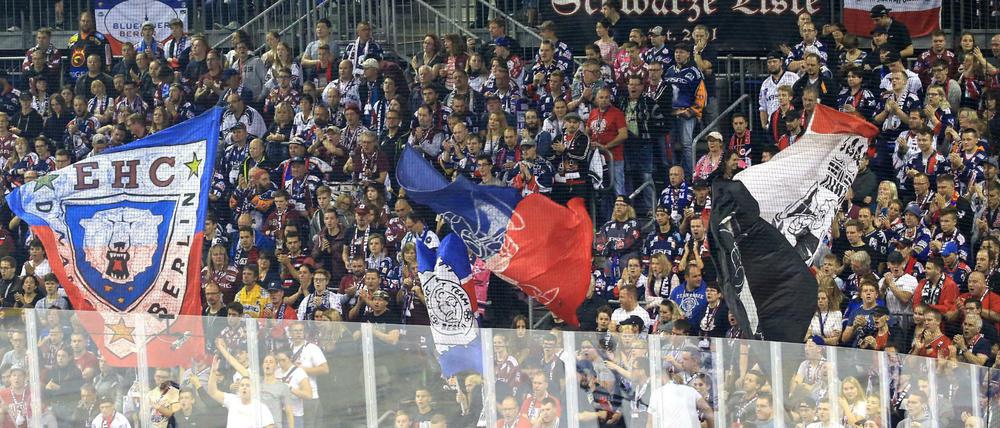 Eisbären Fans und andere Interessierte können sich am Sonntag vor dem Spiel impfen lassen.