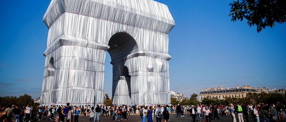Very instagramable! 16 Tage wird das letzte Kunstwerk von Christo und Jeanne-Claude im Zentrum von Paris die Stadt überstrahlen