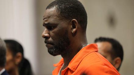 In diesem Archivfoto vom 16. September 2019 erscheint Sänger R. Kelly während einer Anhörung im Leighton Criminal Courthouse in Chicago, Illinois.
