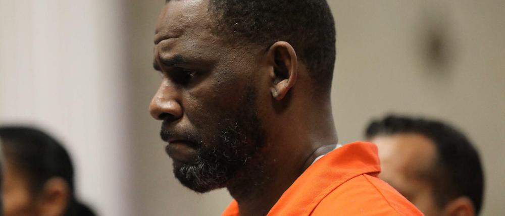 In diesem Archivfoto vom 16. September 2019 erscheint Sänger R. Kelly während einer Anhörung im Leighton Criminal Courthouse in Chicago, Illinois.