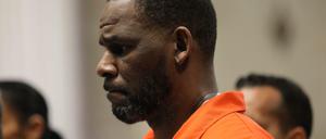 In diesem Archivfoto vom 16. September 2019 erscheint Sänger R. Kelly während einer Anhörung im Leighton Criminal Courthouse in Chicago, Illinois.