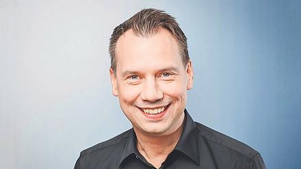 Kann er auch Talkshow? Bestsellerautor Sebastian Fitzek versucht es beim RBB.