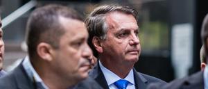 Brasiliens Präsident Jair Bolsonaro geht vor seinem Hotel, während er an der 76. Generaldebatte der UN-Generalversammlung bei den Vereinten Nationen in New York City, USA, 20. September 2021 teilnimmt.