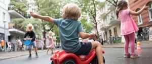 Nur muskelbetriebene Autos sind am 22. September auf einigen Berliner Nebenstraßen erlaubt. Halteverbote sollen Platz zum Spielen schaffen.