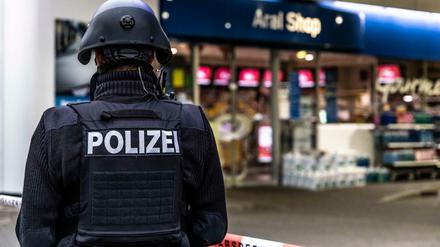 In einer Tankstelle in Idar-Oberstein wurde ein Mann von einem Maskenverweigerer erschossen.