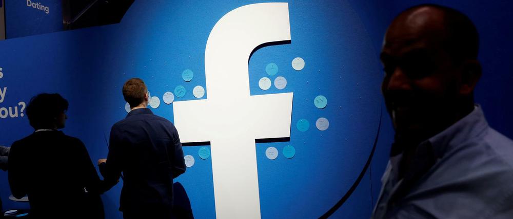 In einem beispiellosen Schritt hat Facebook Kanäle der „Querdenken“-Bewegung gelöscht.