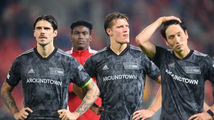 Mit leeren Händen: Christopher Trimmel (von links nach rechts), Taiwo Awoniyi, Kevin Behrens und Genki Haraguchi nach der Niederlage in Prag. 