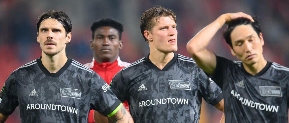 Mit leeren Händen: Christopher Trimmel (von links nach rechts), Taiwo Awoniyi, Kevin Behrens und Genki Haraguchi nach der Niederlage in Prag. 