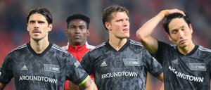 Mit leeren Händen: Christopher Trimmel (von links nach rechts), Taiwo Awoniyi, Kevin Behrens und Genki Haraguchi nach der Niederlage in Prag. 