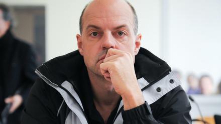 Der Angeklagte Thomas Drach sitzt im Saal 288 des Landgerichts.