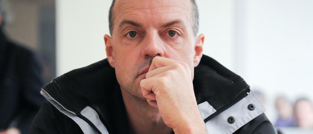 Der Angeklagte Thomas Drach sitzt im Saal 288 des Landgerichts.
