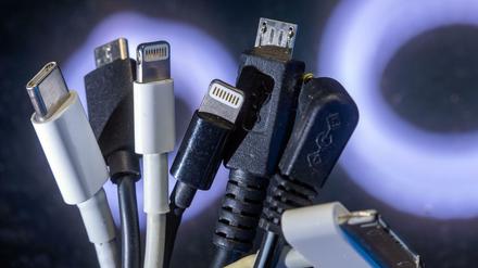 Schluss mit dem Kabelsalat: Die EU plant ein einheitliches Ladekabel für Handys.