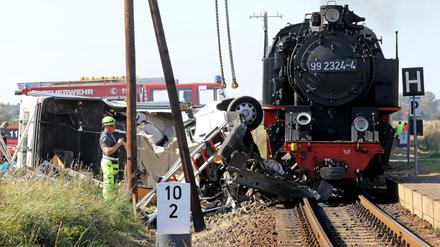 Das Wohnmobil wurde etwa 50 Meter mitgeschleift und in zwei Teile zerrissen.