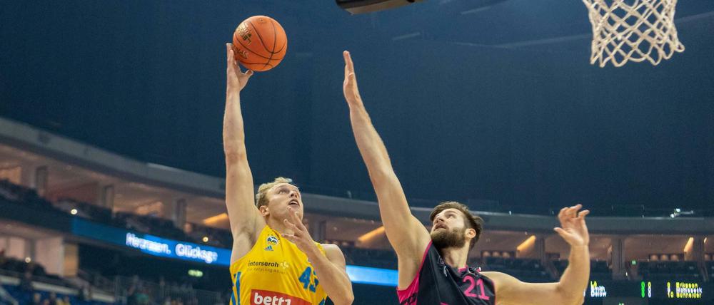 Luke Sikma (links) und Alba starteten mit einer Enttäuschung in die Saison. 