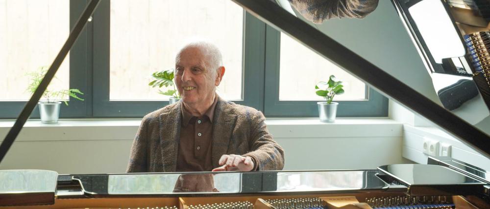 Daniel Barenboim bei der Vorstellung des Projekts "Musikalische Schule".
