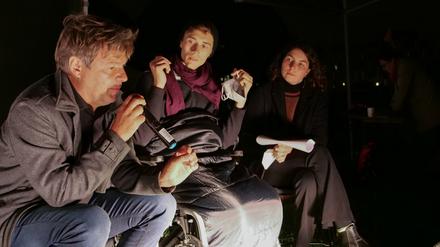 Erst am Freitag besuchte Robert Habeck, Bundesvorsitzender von Bündnis 90/Die Grünen, die hungerstreikenden Henning (M) und Lea.