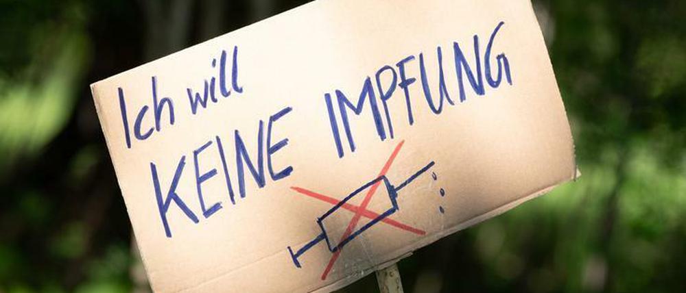 Protestschild von Impfgegnern in Sachsen (Archivbild)