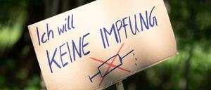 Protestschild von Impfgegnern in Sachsen (Archivbild) 