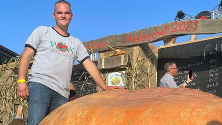 Oliver Grafe gewann mit seinem 867 Kilogramm schweren Kürbis den Wettbewerb.