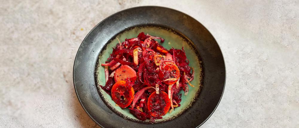 Sonntagsbraten aus Sellerie, Wintersalat mit Kumquat, Backkartoffeln mit Topinambur: Sophia Giesecke und Uri Triest posten auf Instagram und Tiktok kreative vegetarische und vegane Gerichte. 