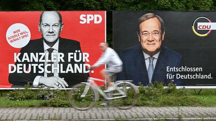 Wahlplakate der SPD und der CDU.