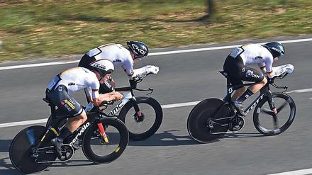 Der letzte Ritt. Tony Martin (hinten) fährt noch einmal ganz nach vorn. 