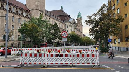 Nur noch Radfahrer können die Turmstraße in Richtung Westen befahren.