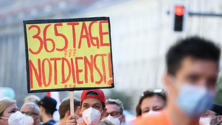 Demonstration der Streikenden aus Charité und Vivantes-Kliniken.