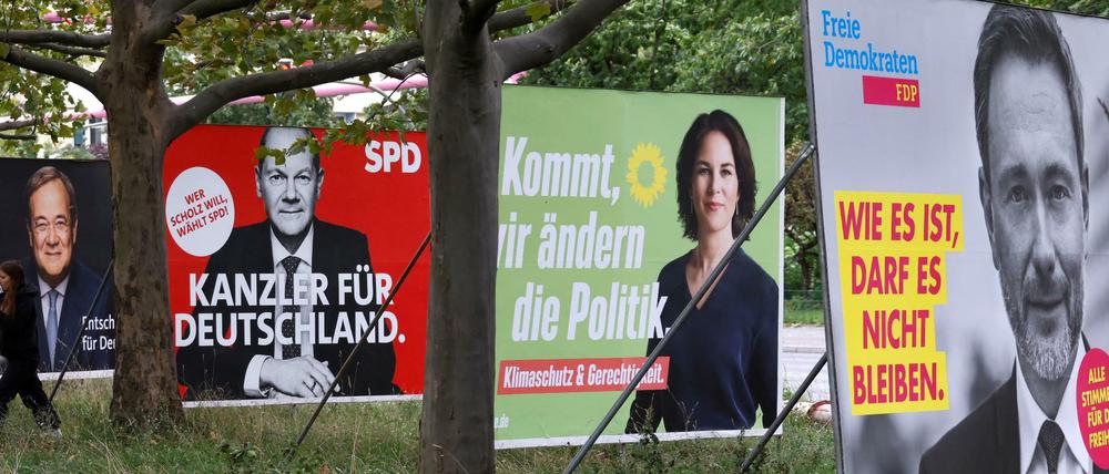Bei der Koalitionssuche rücken FDP und Grüne in den Vordergrund. Olaf Scholz und Armin Laschet müssen sich gedulden, was die kleineren Parteien ihnen anbieten.