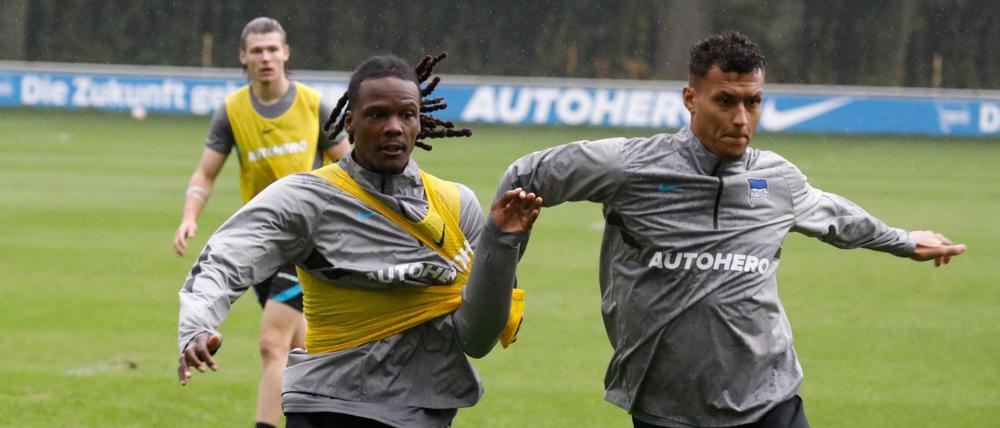 Härtetest. Dedryck Boyata (links) duelliert sich im Training mit Davie Selke.