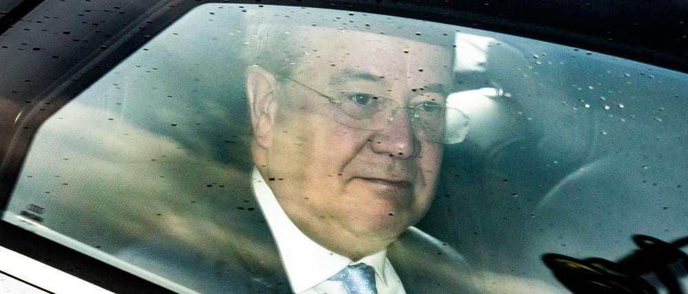 Armin Laschet kommt vorgefahren zu den Gremiensitzungen der Partei nach der Bundestagswahl.
