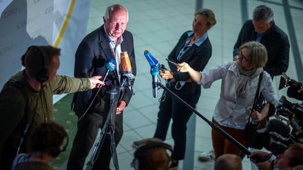 Rehberg muss ran: Der alte und neue Interimschef der CDU im Nordosten während der ersten Erklärung im neu-alten Amt am Montag.