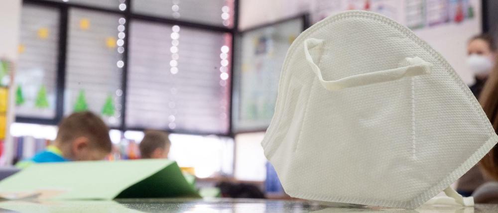 Grundschullkinder müssen in Berlin künftig keine Maske mehr im Unterricht tragen.