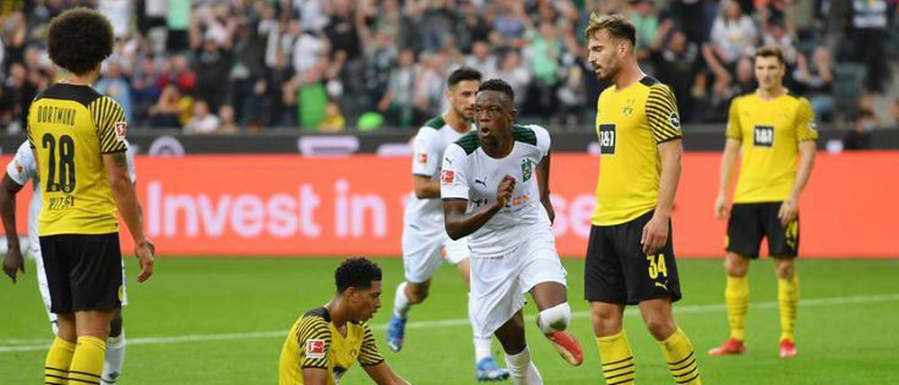 Zakaria bejubelt sein Tor zum 1:0 für die Gladbacher.