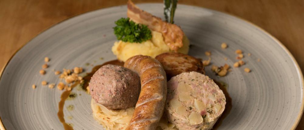 Regionale Klassiker mit herausragend guten Produkten in eine bodenständige Wirtshausküche überführen: "Pfälzer Dreifaltigkeit" aus den "Kurpfalz Weinstuben".