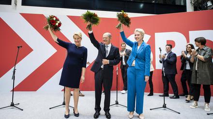 Das Trio der sozialdemokratischen Wahlsieger: Franziska Giffey, Olaf Scholz und Manuela Schwesig am Tag nach der Wahl im Willy-Brandt-Haus.