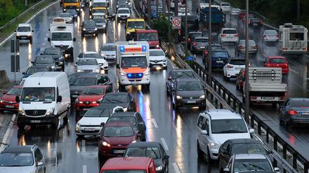 Regen auf der Stadtautobahn.
