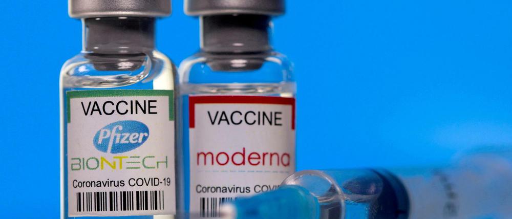 Pfizer-BioNTech and Moderna Impfdosen (Symbolbild)
