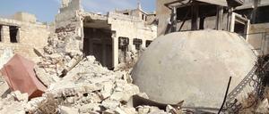 Ein kriegszerstörtes historisches in der Altstadt von Aleppo.